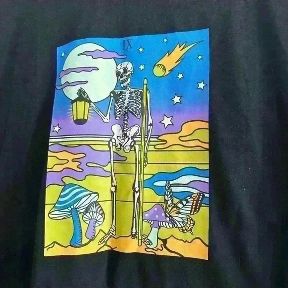 Life of the party. Mushroom graphic tee. Men’s size: M - Picture 2 of 8